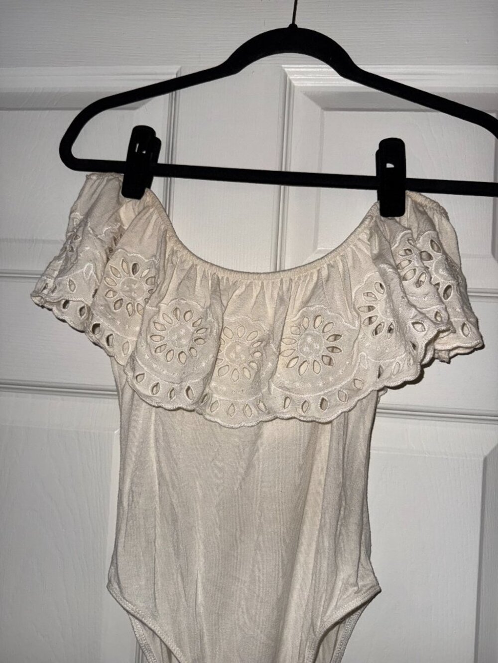 Off The Shoulder Ruffle Bodysuit - Picture 2 of 3